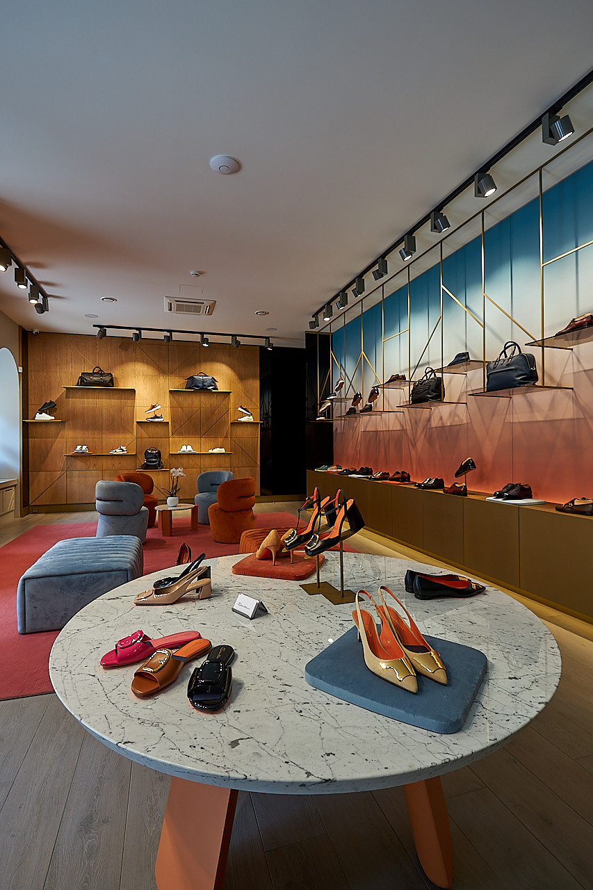 SANTONI — Бутик итальянского бренда обуви и аксессуаров. Photographer — Maks Kudashkin