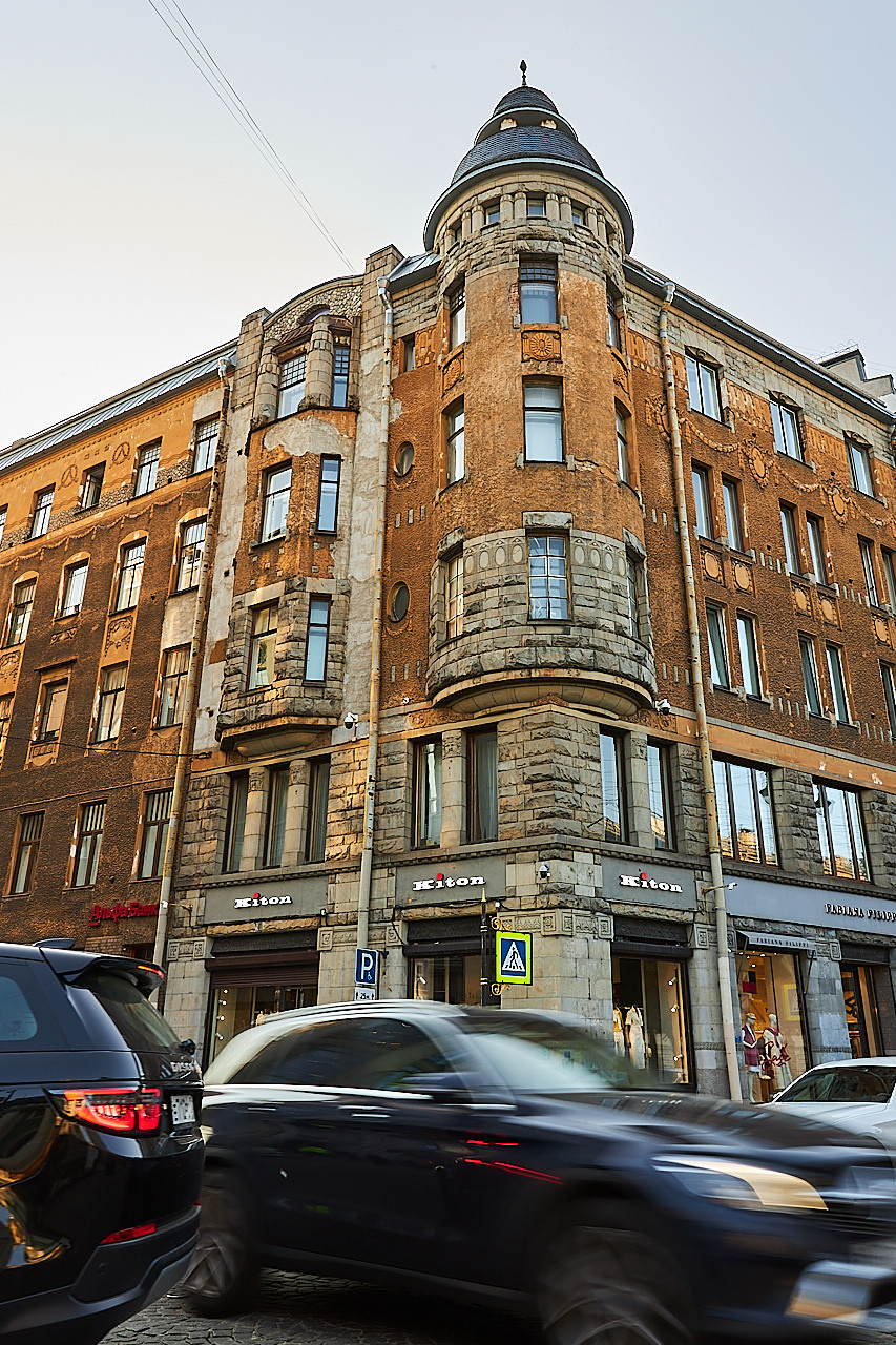 KITON — Бутик итальянского бренда люксовой одежды. Photographer — Maks Kudashkin