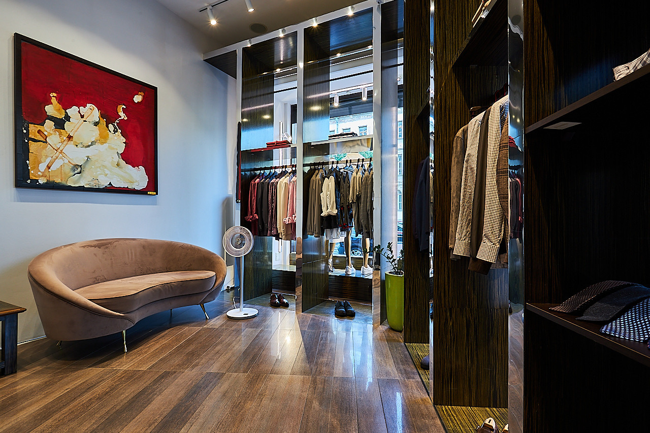 KITON — Бутик итальянского бренда люксовой одежды. Photographer — Maks Kudashkin