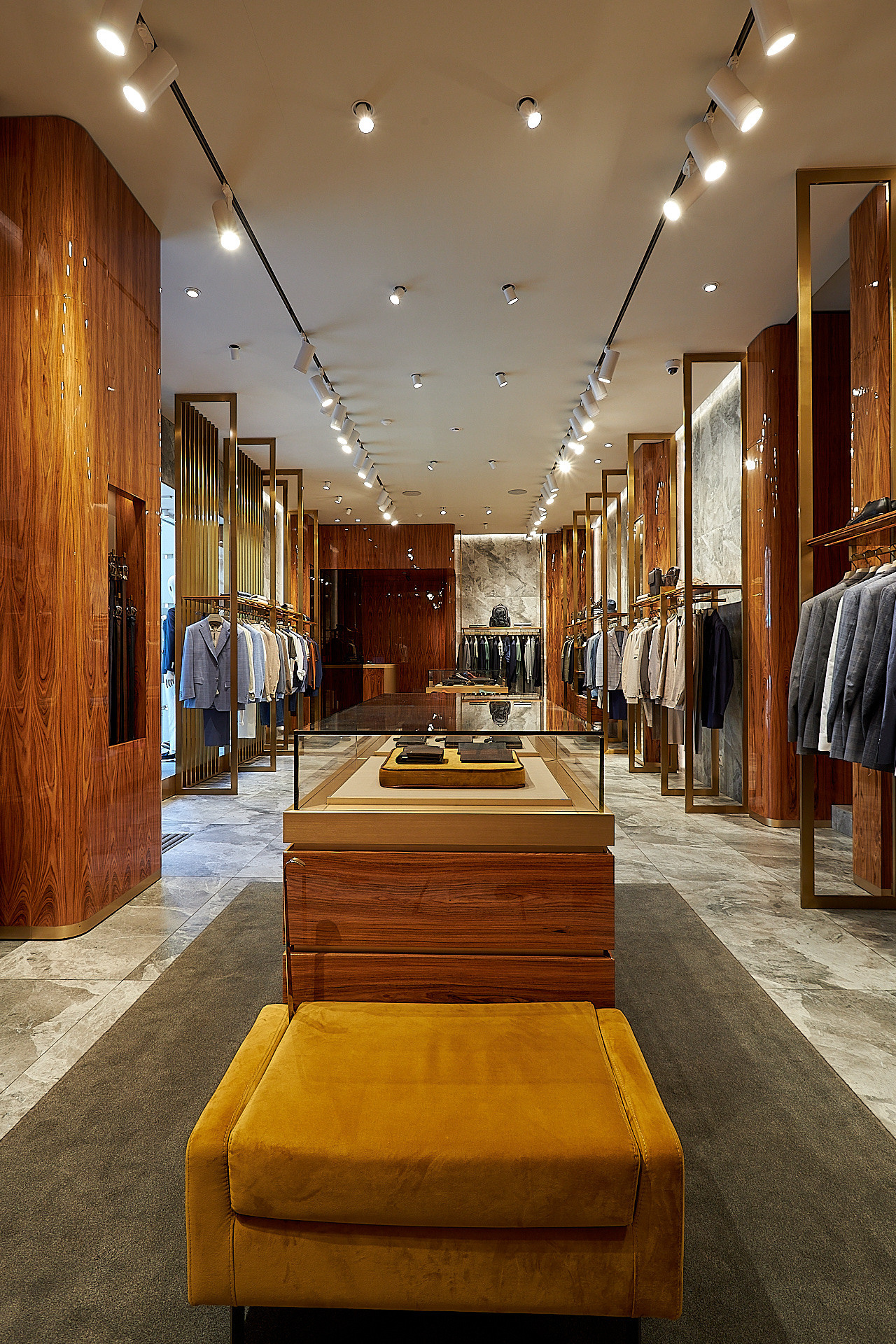 CANALI — Бутик итальянского бренда мужской одежды премиум класса. Photographer — Maks Kudashkin