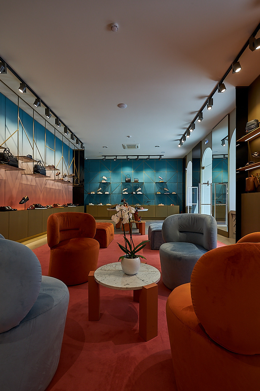 SANTONI — Бутик итальянского бренда обуви и аксессуаров. Photographer — Maks Kudashkin