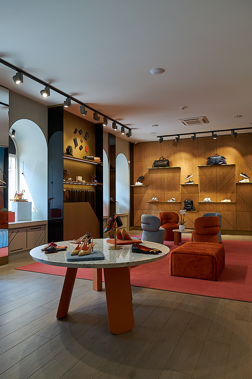 SANTONI — Бутик итальянского бренда обуви и аксессуаров. Photographer — Maks Kudashkin