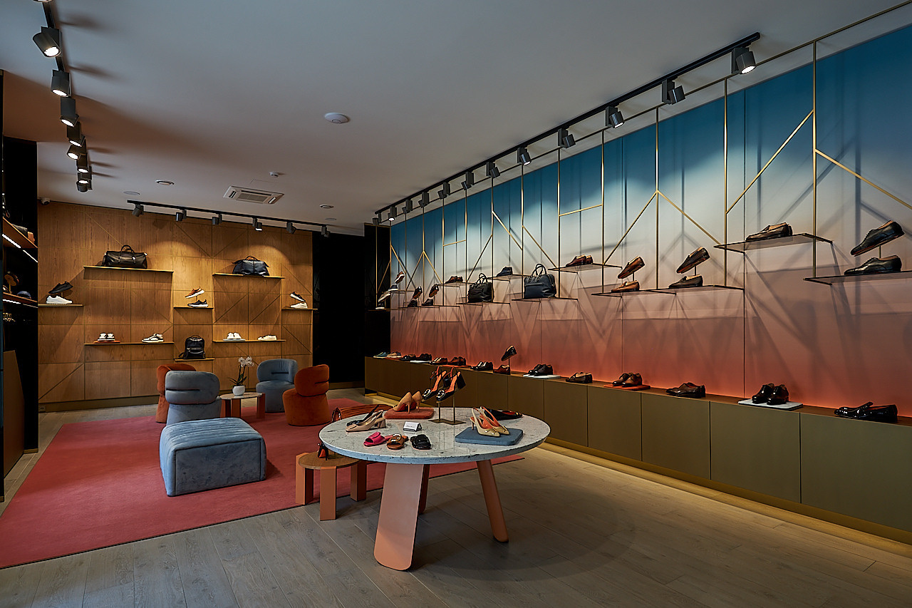 SANTONI — Бутик итальянского бренда обуви и аксессуаров. Photographer — Maks Kudashkin