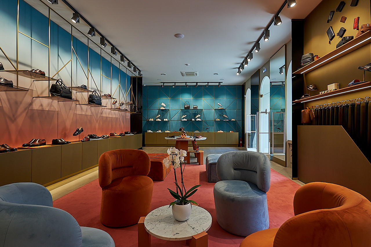 SANTONI — Бутик итальянского бренда обуви и аксессуаров. Photographer — Maks Kudashkin