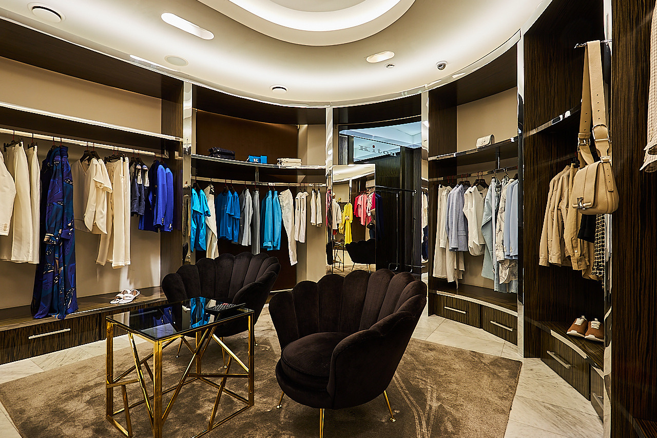 KITON — Бутик итальянского бренда люксовой одежды. Photographer — Maks Kudashkin