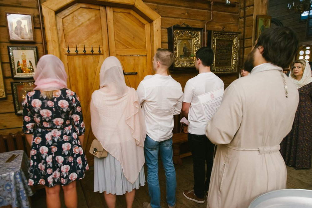 Крещение Церковь Иконы Божией Матери Казанской. Вырица. Фотограф на крещение в Санкт Петербурге