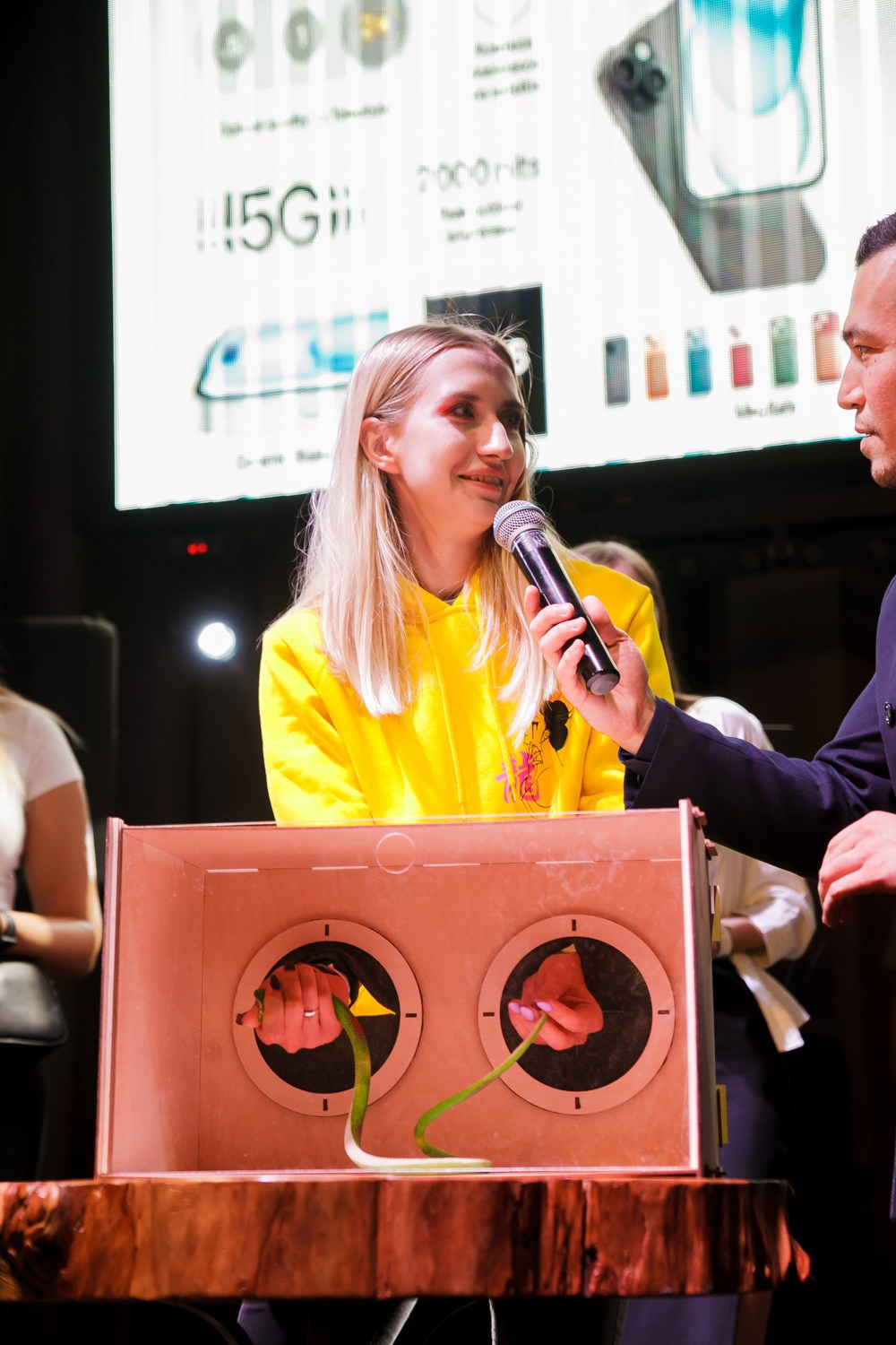 Презентация «Iphone 15». Свадебный и детский фотограф в Волгограде Слава Белов