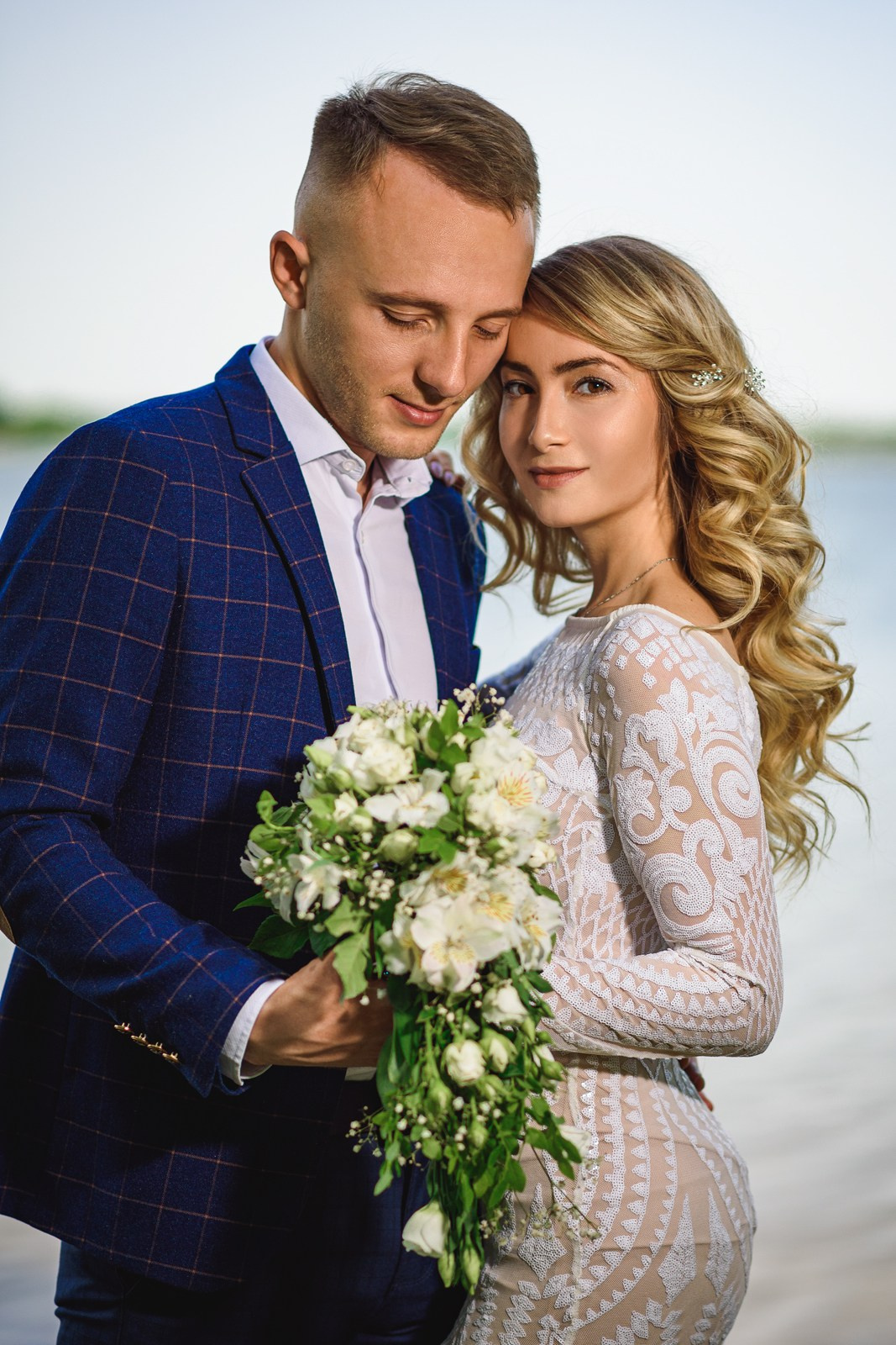 Свадебная фотосессия. Компания и фотошкола по созданию контента в Москве