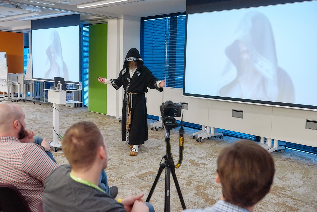 Нейромонах Феофан в Avito. Репортажный фотограф в Москве Вадим Францев