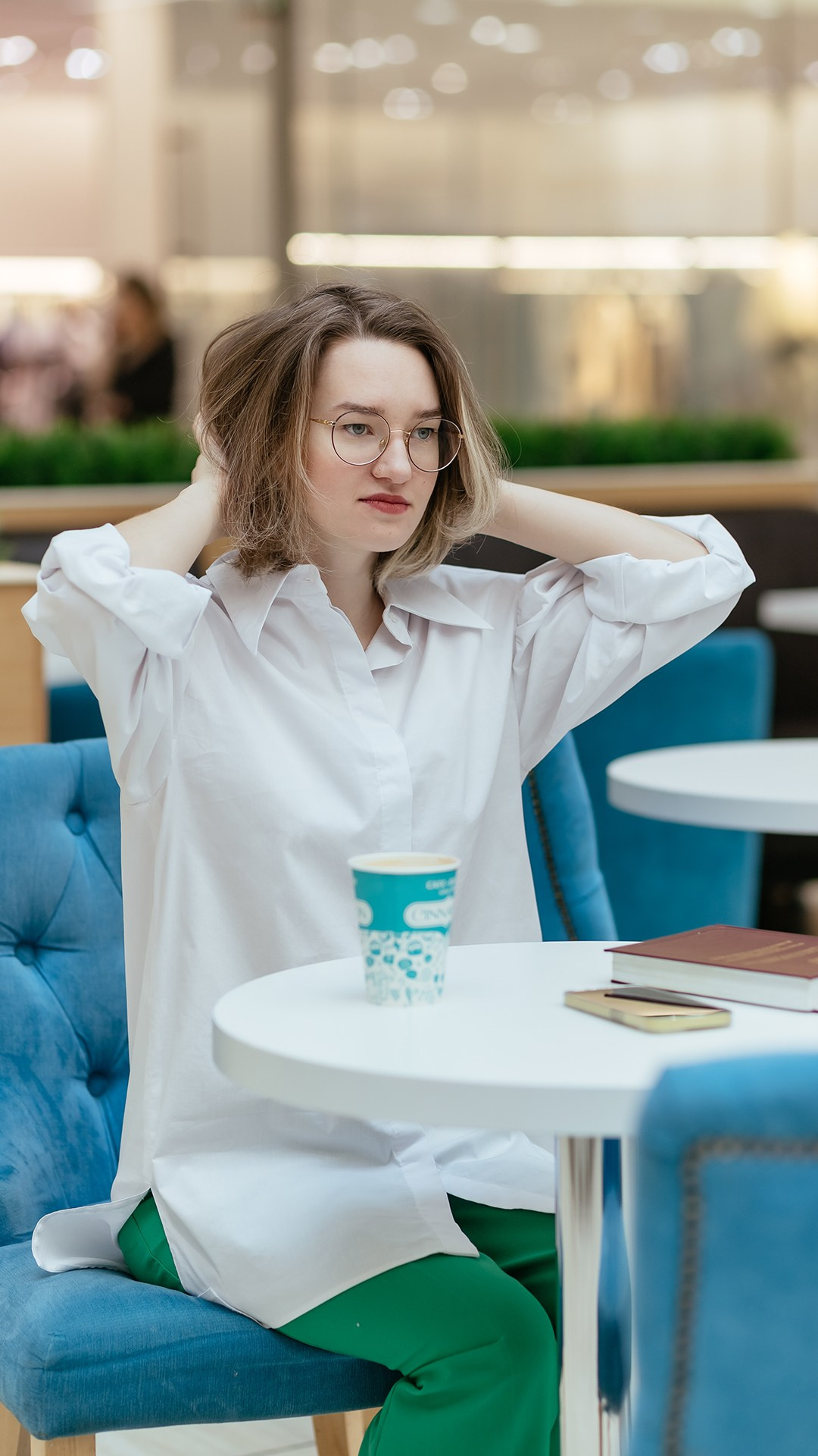 Портретная фотосессия для контента в кафе. Семейный фотограф в Минске Приболовец Светлана