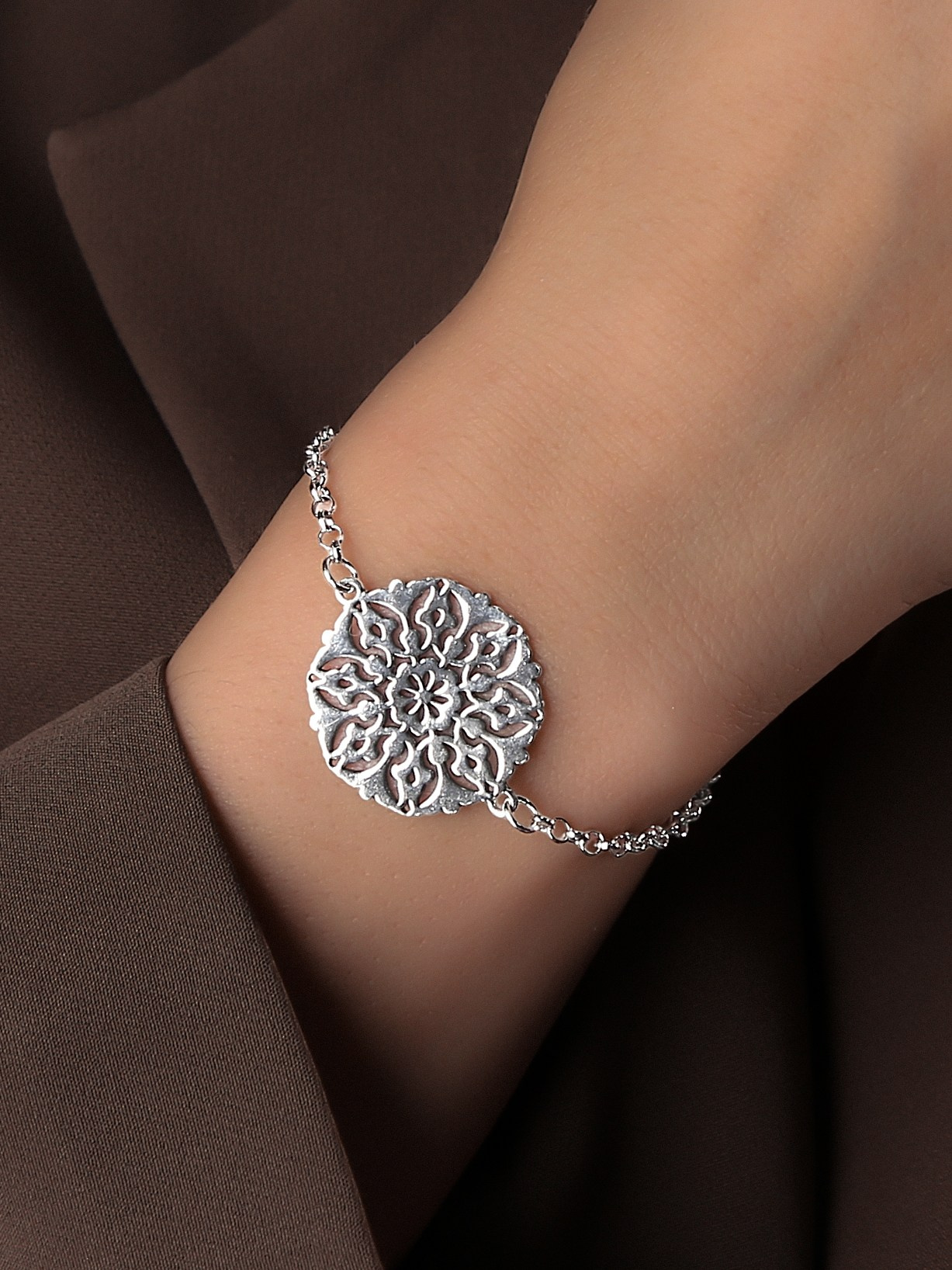 Фото на модели. Предметная Фотосьемка в Москве