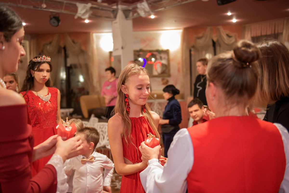 Выпускной в детской школе моделей HAPPYkids 2024. Семейный и коммерческий фотограф в Сочи Александр Бодунов