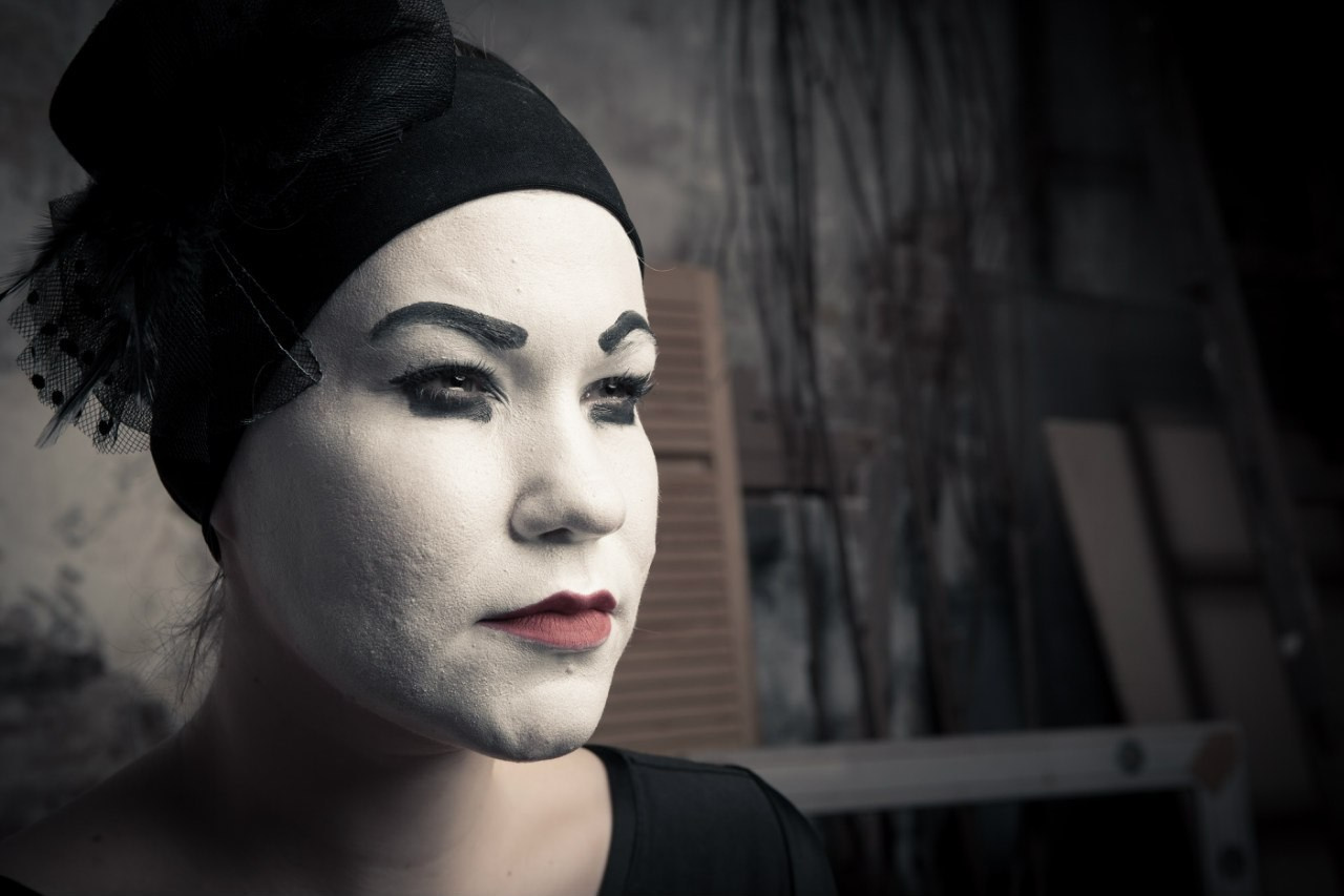 Оригинальная художественная фотосессия прошла вчера для фотомодели