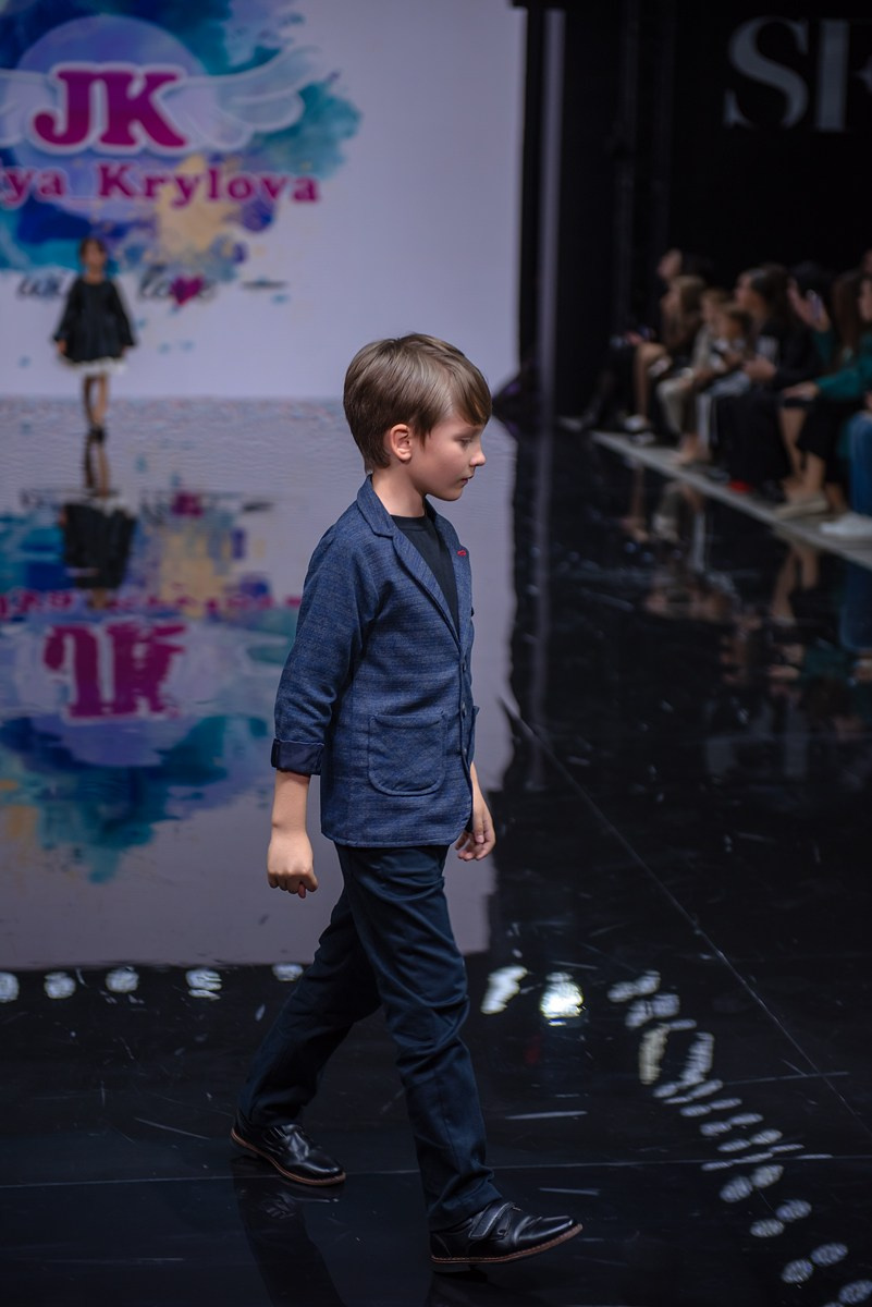 SochiFashionWeek2024 дизайнер Юлия Крылова. Семейный и коммерческий фотограф в Сочи Александр Бодунов