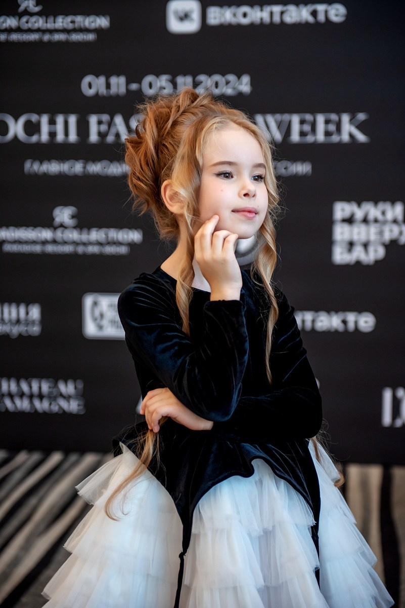 SochiFashionWeek2024 дизайнер Юлия Крылова. Семейный и коммерческий фотограф в Сочи Александр Бодунов