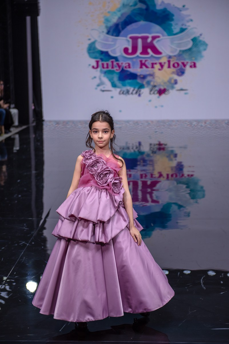 SochiFashionWeek2024 дизайнер Юлия Крылова. Семейный и коммерческий фотограф в Сочи Александр Бодунов
