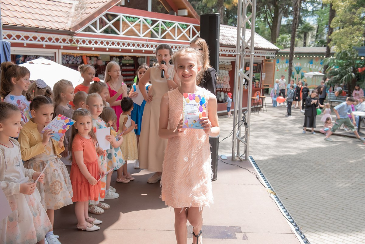Парк Ривьера дефиле HAPPYkids. Семейный и коммерческий фотограф в Сочи Александр Бодунов