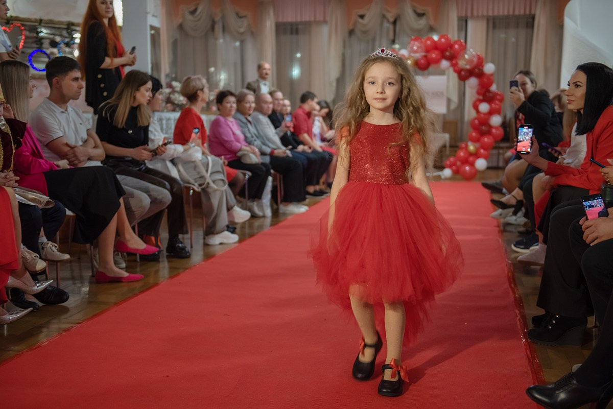Выпускной в детской школе моделей HAPPYkids 2024. Семейный и коммерческий фотограф в Сочи Александр Бодунов