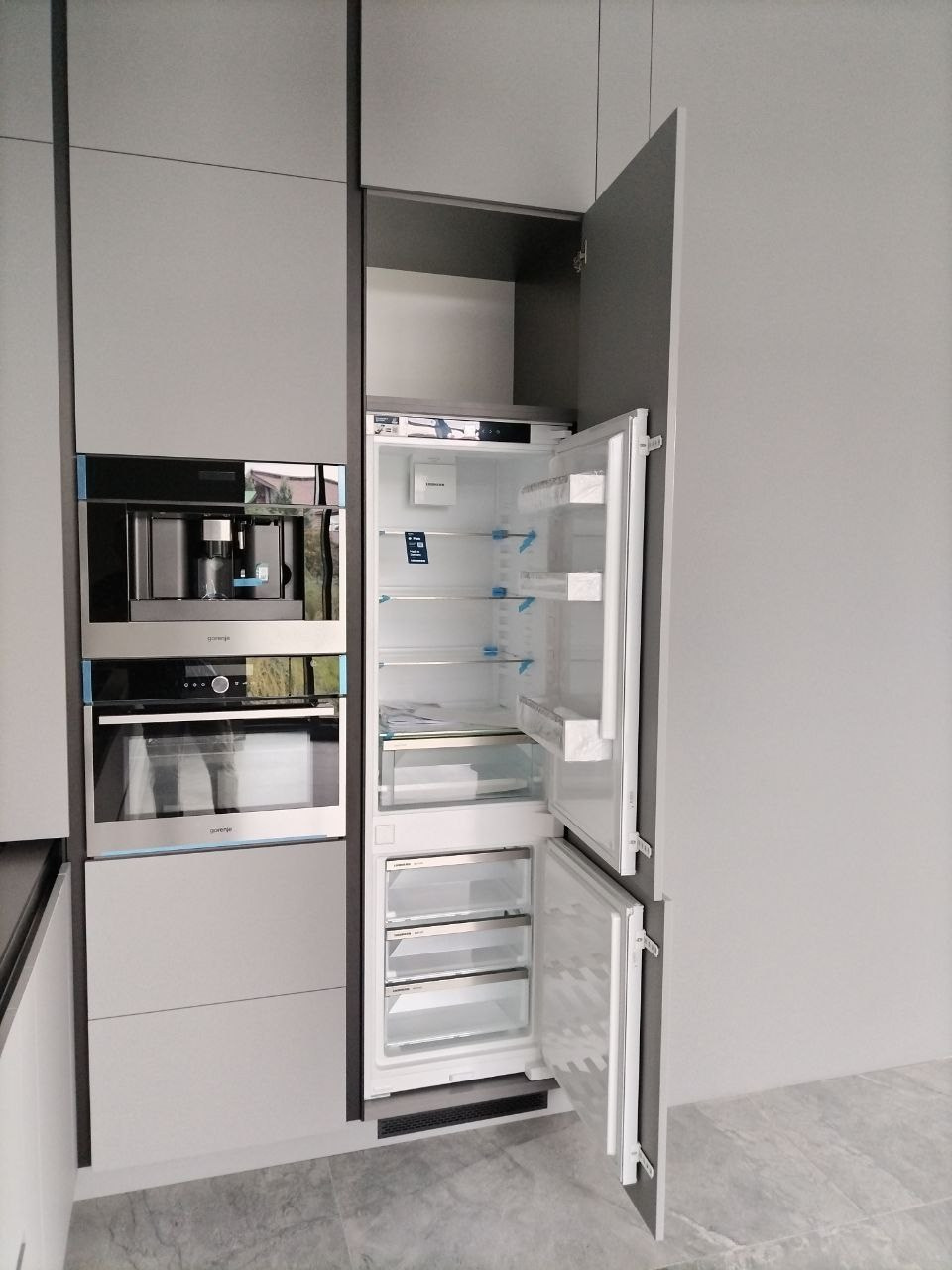 Фото с монтажа |Мебель на заказа: кухни, шкафы и т.д. в Томске. ГУДРУМ — Мебель на заказ в Томске | Кухни | Шкафы | Стулья и Столы