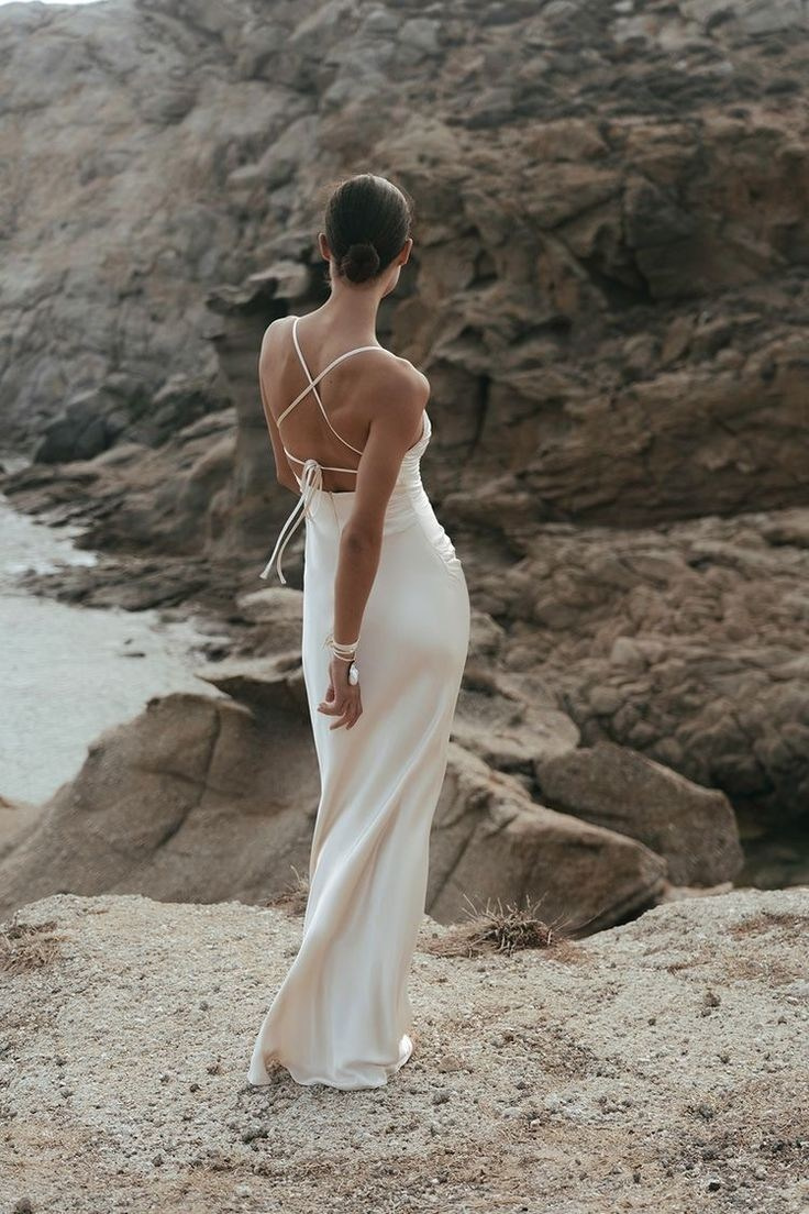 Идеи для фотосессии на море в платье элегантные