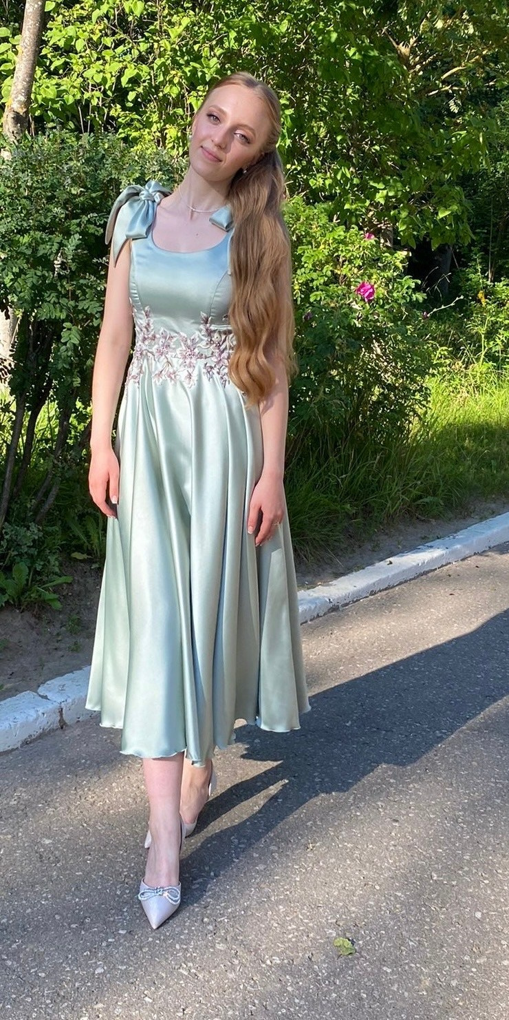 ПРИМЕРЫ ВЫПУСКНЫХ ПЛАТЬЕВ. Модельер Евгений Бременев