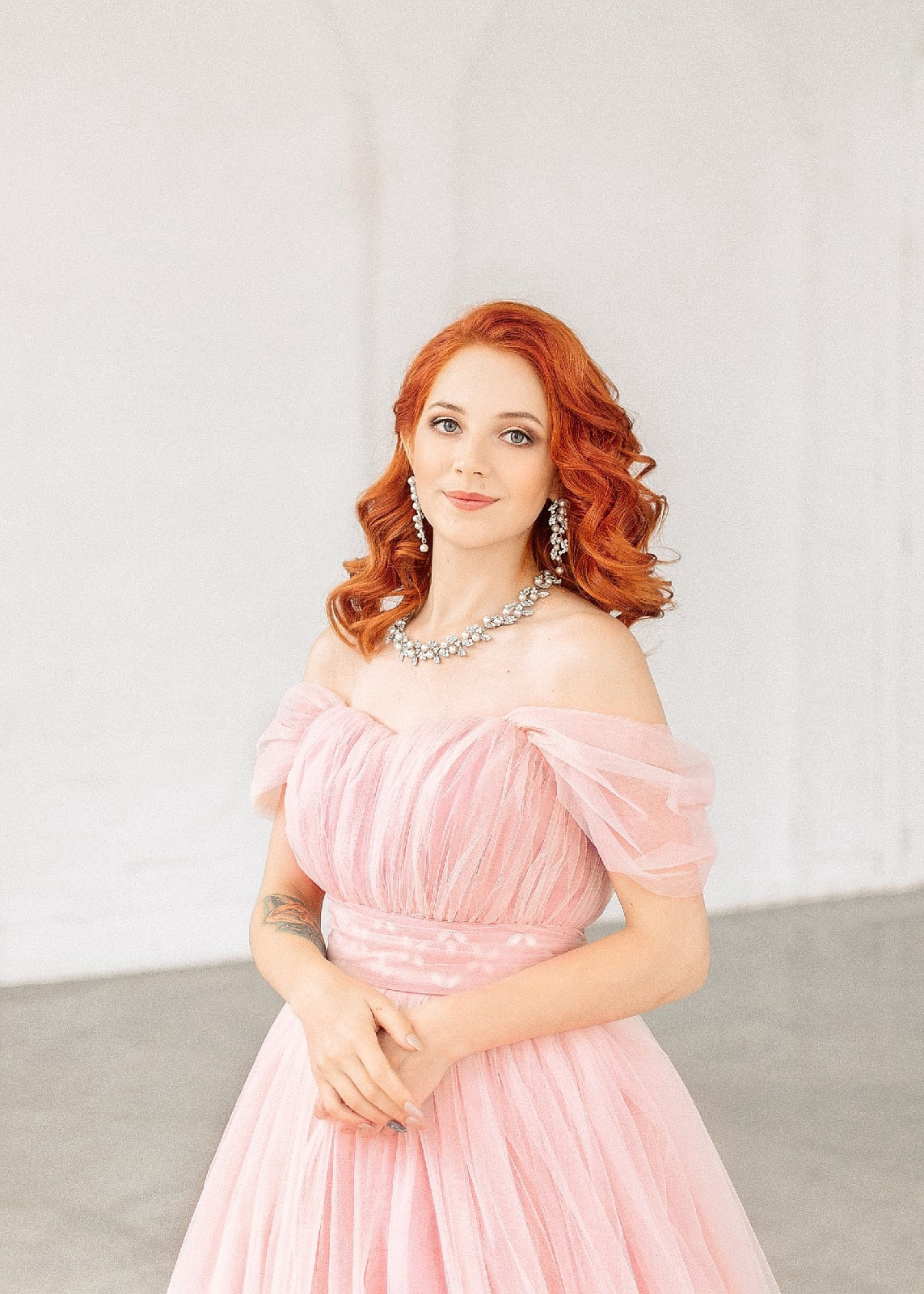 Платье фатиновое розовое со шлейфом на фотосессию напрокат в Иркутске