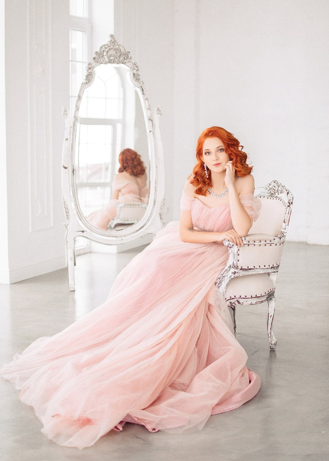 Платье фатиновое розовое со шлейфом на фотосессию напрокат в Иркутске