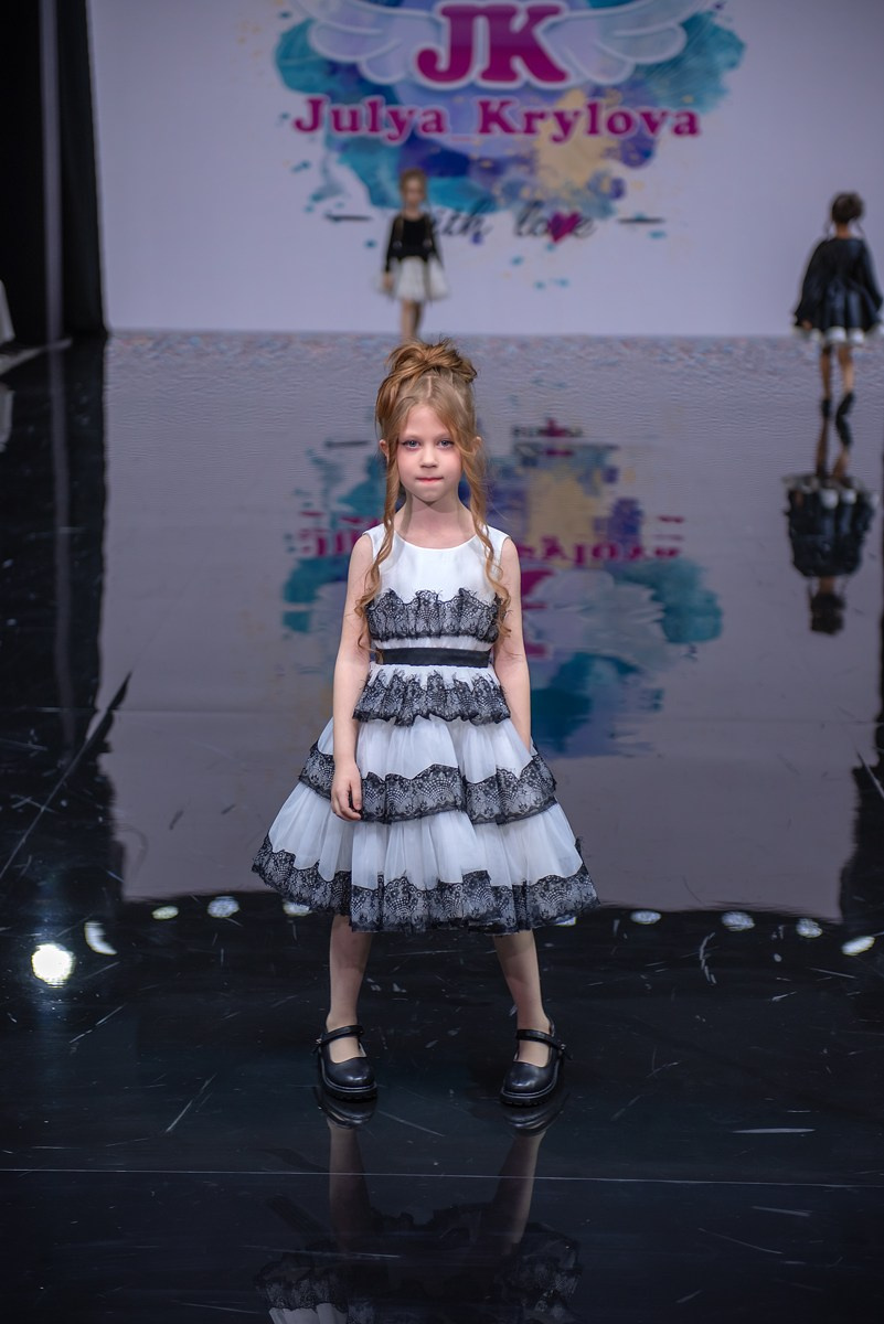 SochiFashionWeek2024 дизайнер Юлия Крылова. Семейный и коммерческий фотограф в Сочи Александр Бодунов