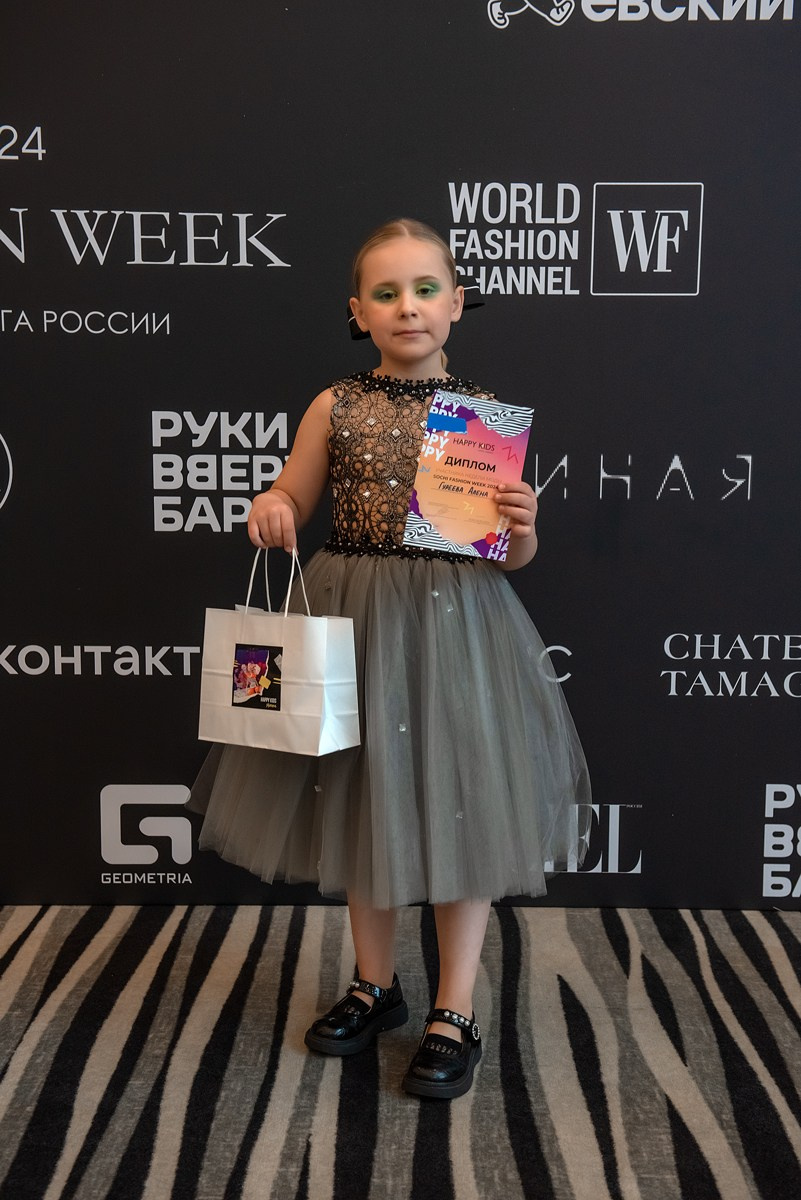 SochiFashionWeek2024 дизайнер Кибовская. Семейный и коммерческий фотограф в Сочи Александр Бодунов