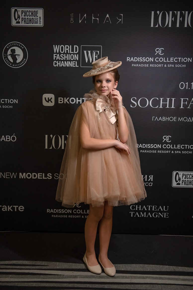 SochiFashionWeek2024 дизайнер Анохина Светлана. Семейный и коммерческий фотограф в Сочи Александр Бодунов