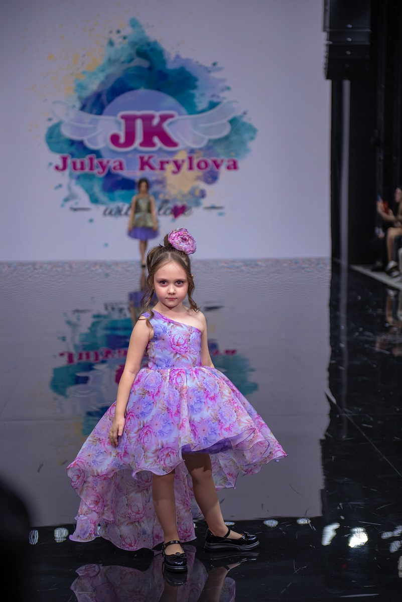 SochiFashionWeek2024 дизайнер Юлия Крылова. Семейный и коммерческий фотограф в Сочи Александр Бодунов