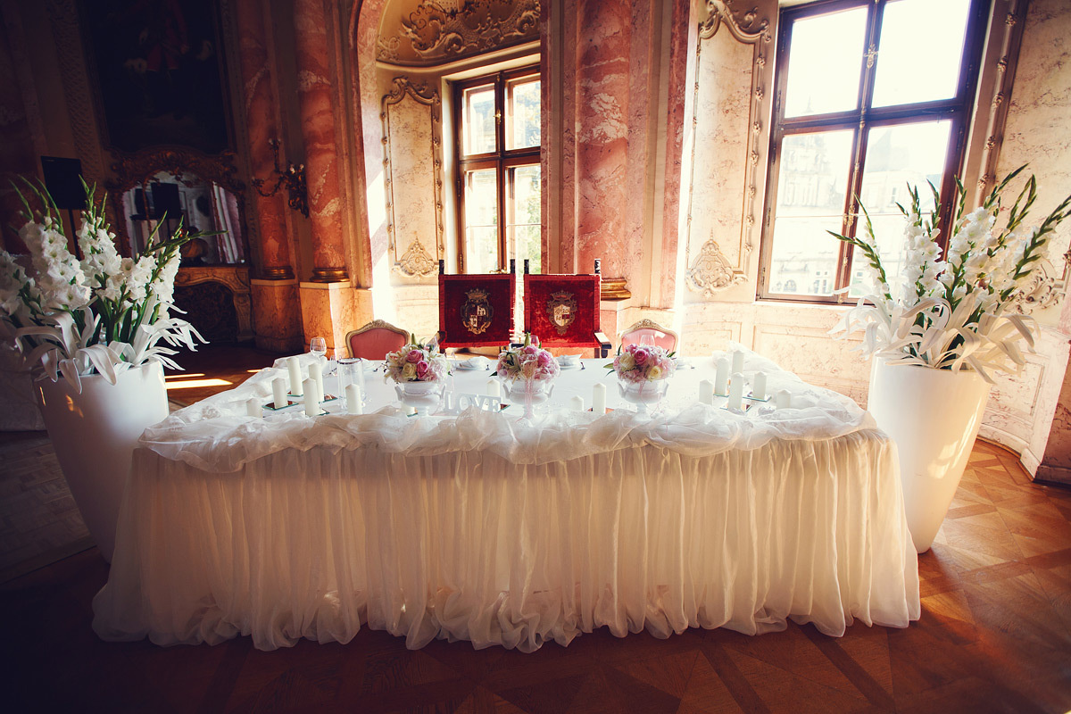 Wedding in the old German castle of Elina and Stanislav. Photographer and videographer for wedding in Italy: Rome, Milan, Venic