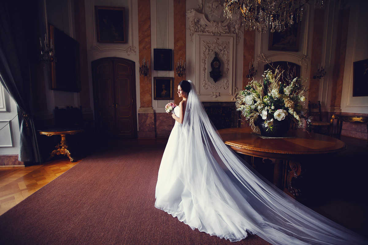 Wedding in the old German castle of Elina and Stanislav. Photographer and videographer for wedding in Italy: Rome, Milan, Venic