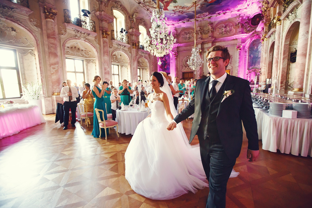 Wedding in the old German castle of Elina and Stanislav. Photographer and videographer for wedding in Italy: Rome, Milan, Venic