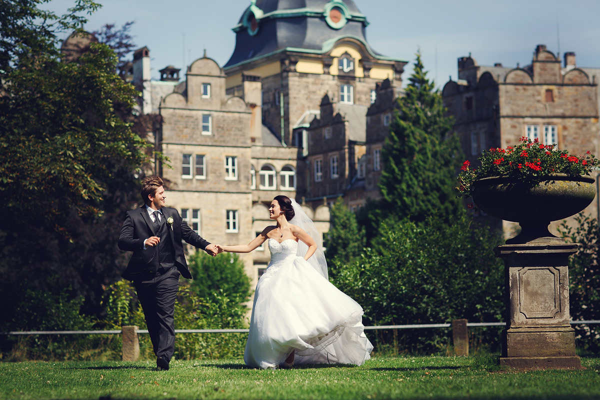 Wedding in the old German castle of Elina and Stanislav. Photographer and videographer for wedding in Italy: Rome, Milan, Venic