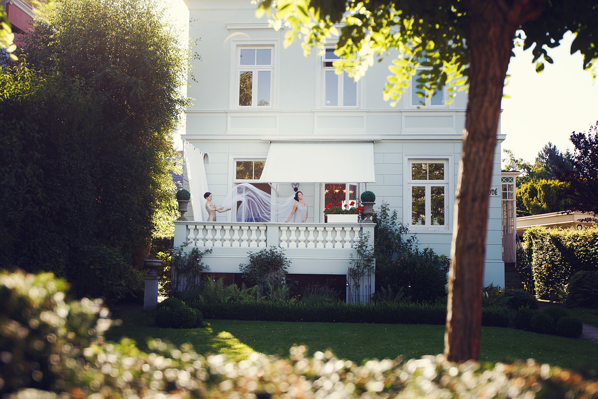 Wedding in the old German castle of Elina and Stanislav. Photographer and videographer for wedding in Italy: Rome, Milan, Venic