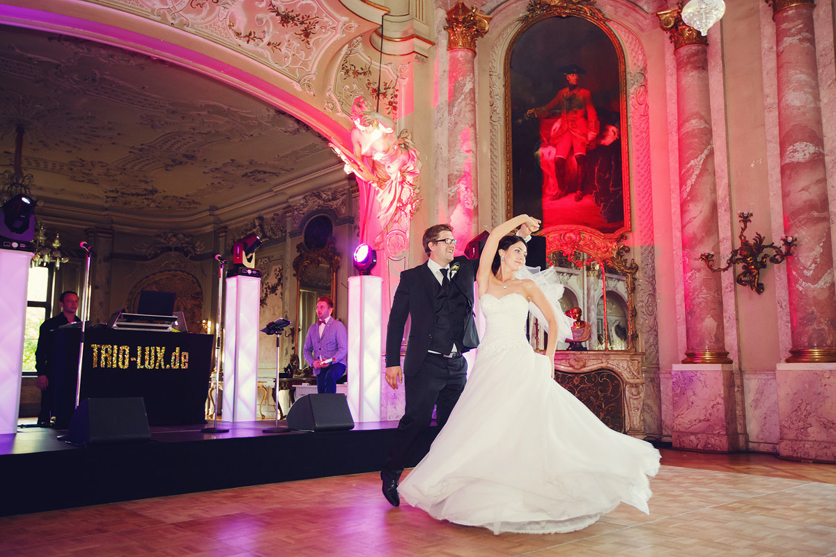 Wedding in the old German castle of Elina and Stanislav. Photographer and videographer for wedding in Italy: Rome, Milan, Venic