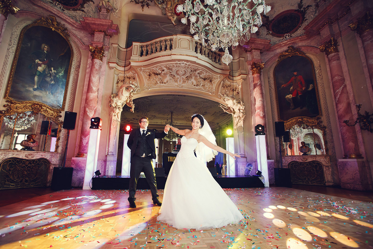 Wedding in the old German castle of Elina and Stanislav. Photographer and videographer for wedding in Italy: Rome, Milan, Venic