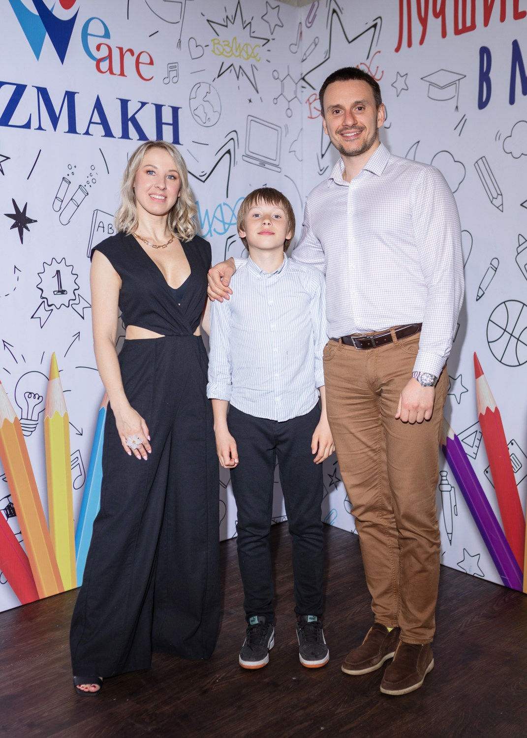 Яркая фотосессия для выпускного 4 класса в ресторане Весенний лофт. Семейный и детский фотограф в СПБ, Пушкин, Колпино, Славянка, Тосно