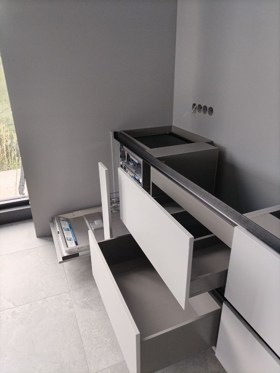 Фото с монтажа |Мебель на заказа: кухни, шкафы и т.д. в Томске. ГУДРУМ — Мебель на заказ в Томске | Кухни | Шкафы | Стулья и Столы