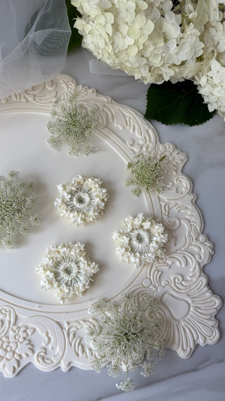 Аникина Юлия / Кремовая флористика в корейской технике