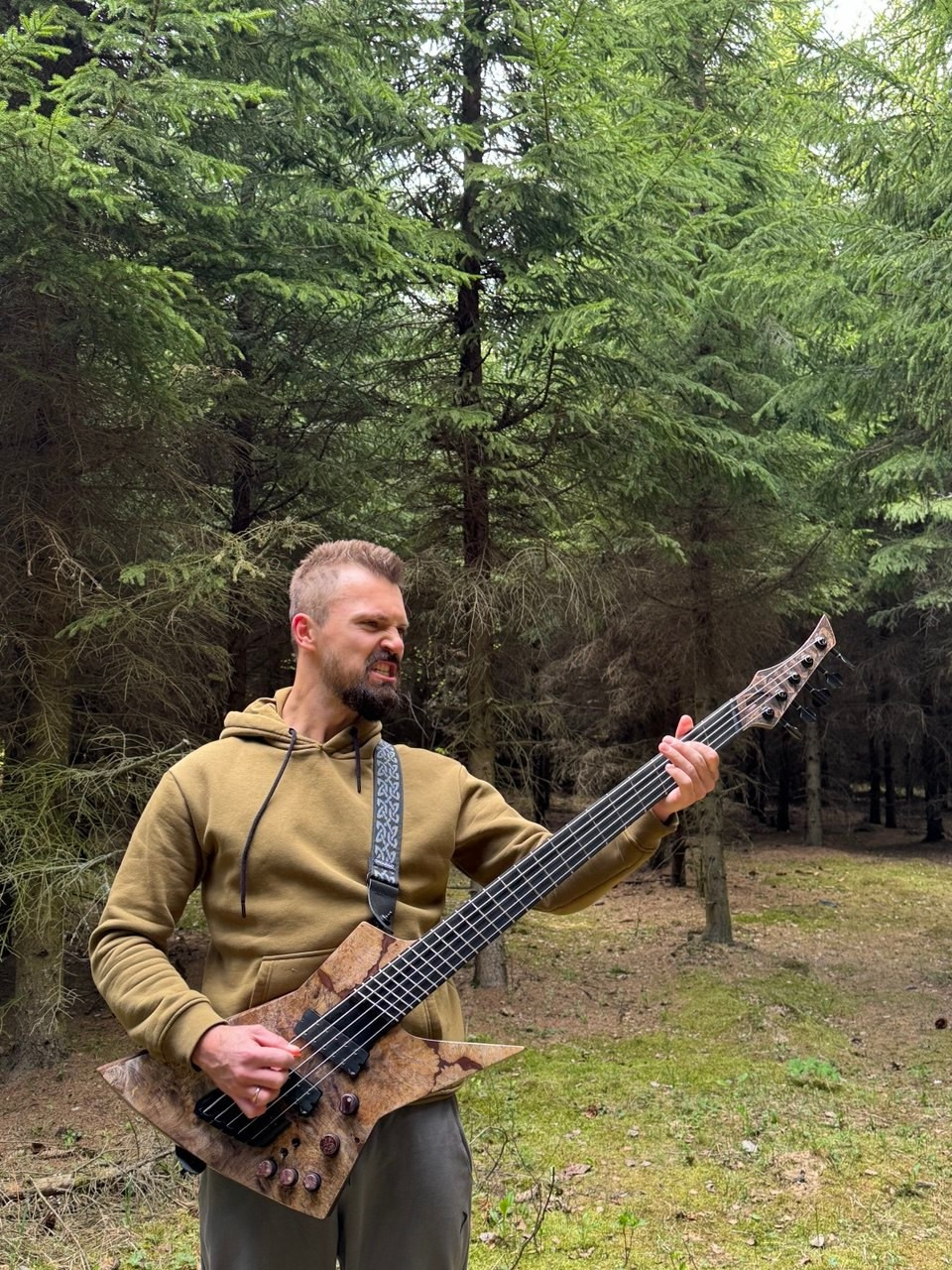 Сomments. Master of making guitars and basses to order