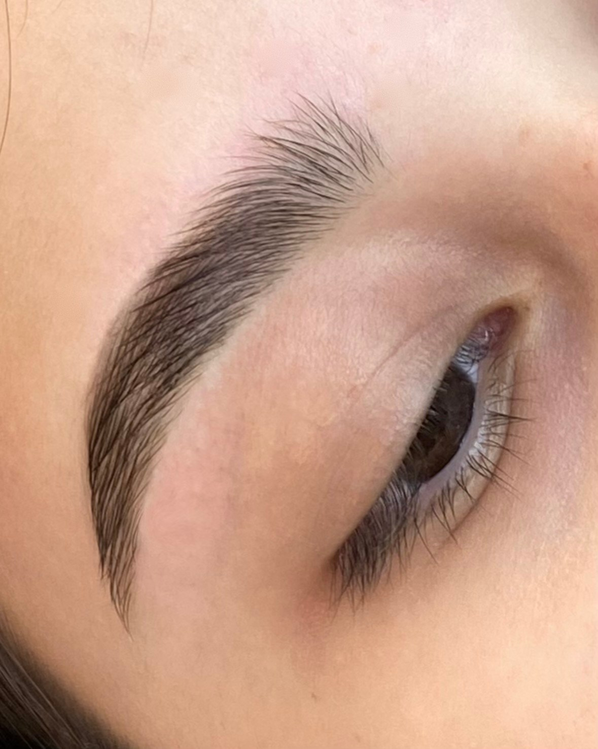 БРОВИ И РЕСНИЦЫ МОСКВА. СВАДЕБНЫЙ ВИЗАЖИСТ-СТИЛИСТ В МОСКВЕ ПРИЧЕСКИ МАКИЯЖ БРОВИ ВЫЕЗД