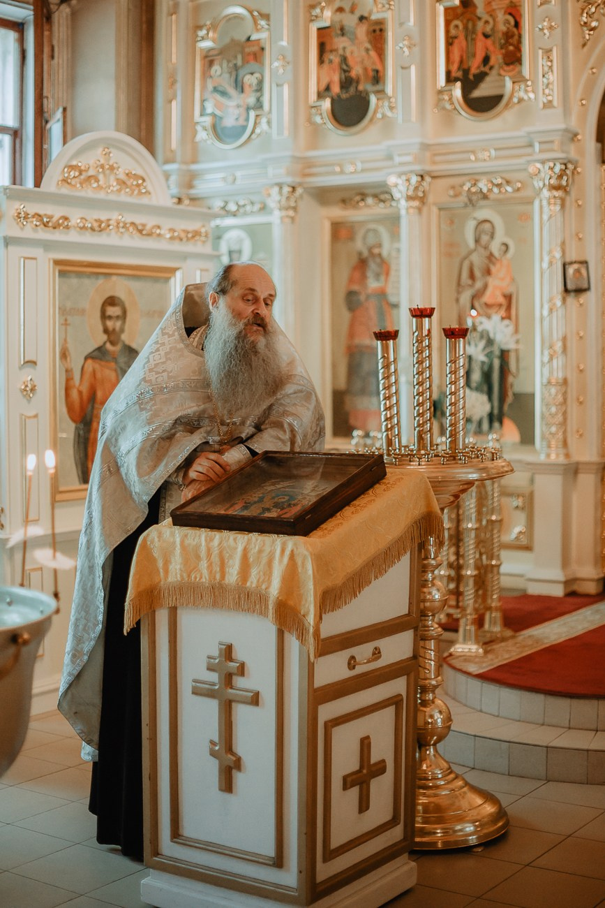 Крещение в Храме Девяти Мучеников Кизических: съёмка таинства | Фотограф Арсений Юревич