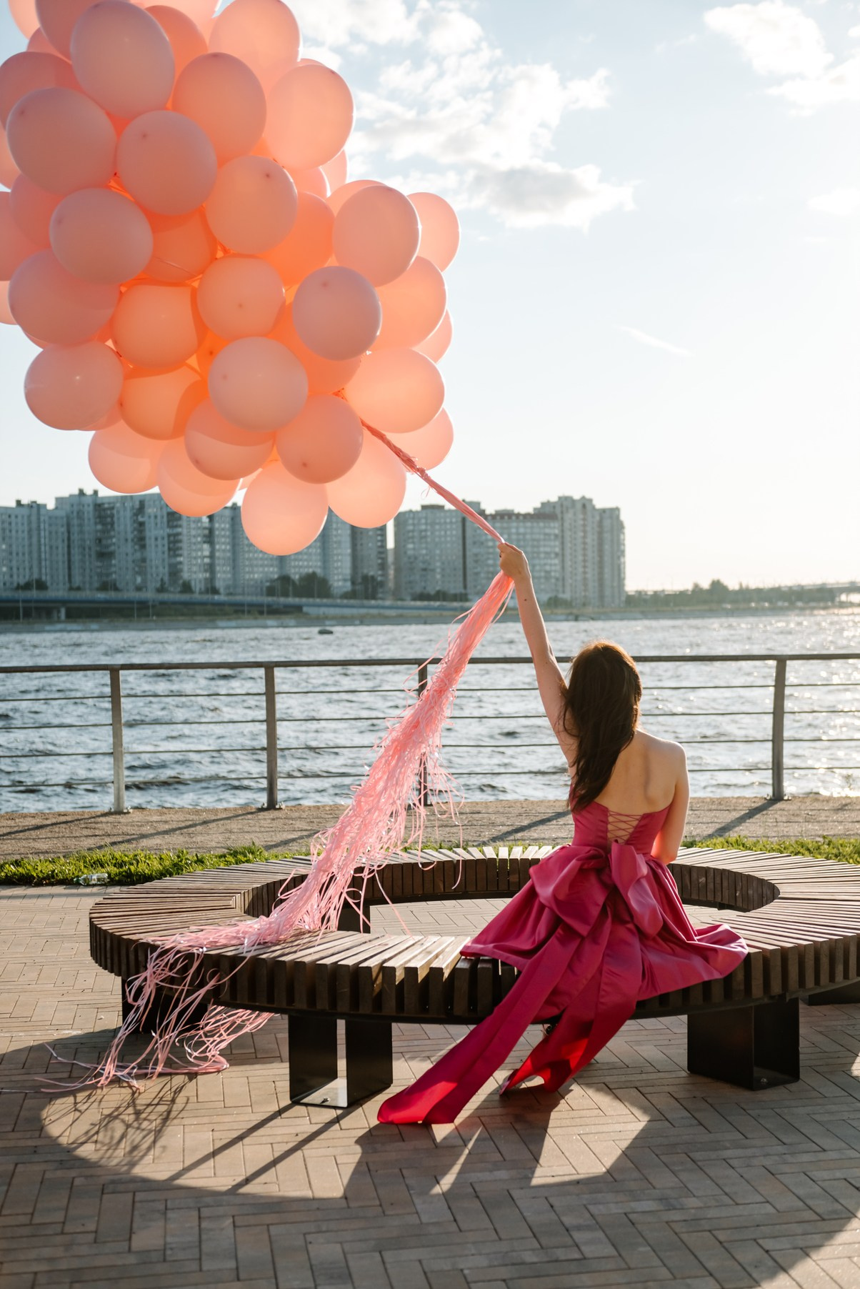 Индивидуальная. На заливе с шарами. Свадебный и сеейный фотограф в Санкт-Петербурге Елена Худякова