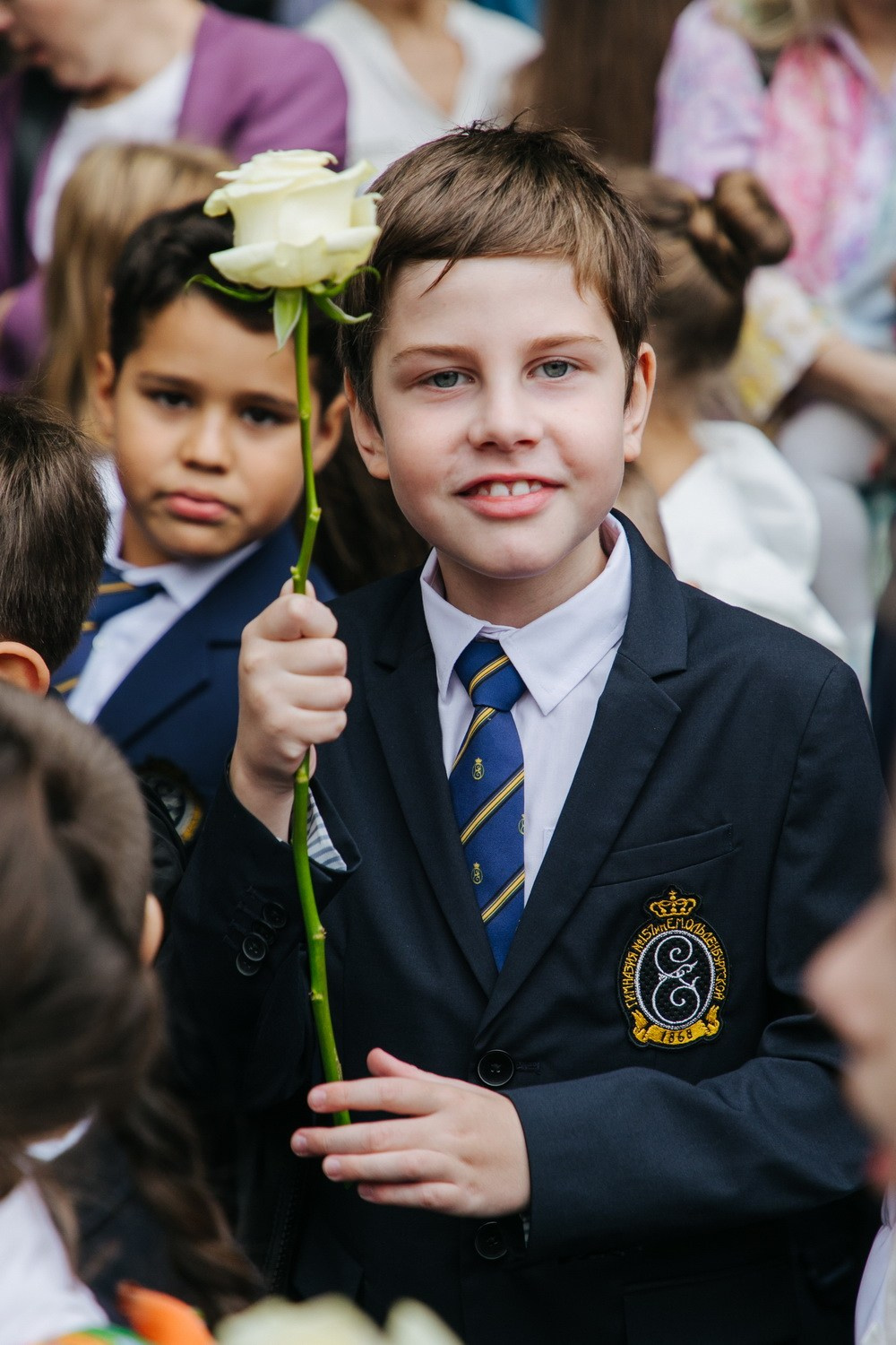 Школьники 1 сентября, линейка. Фотограф крещение венчание в Петербурге! Помогает подобрать храм и посоветовал душевного батюшку в СПб
