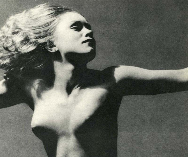 фотография Франтишека Дртикола с женской фигурой и графическими тенями