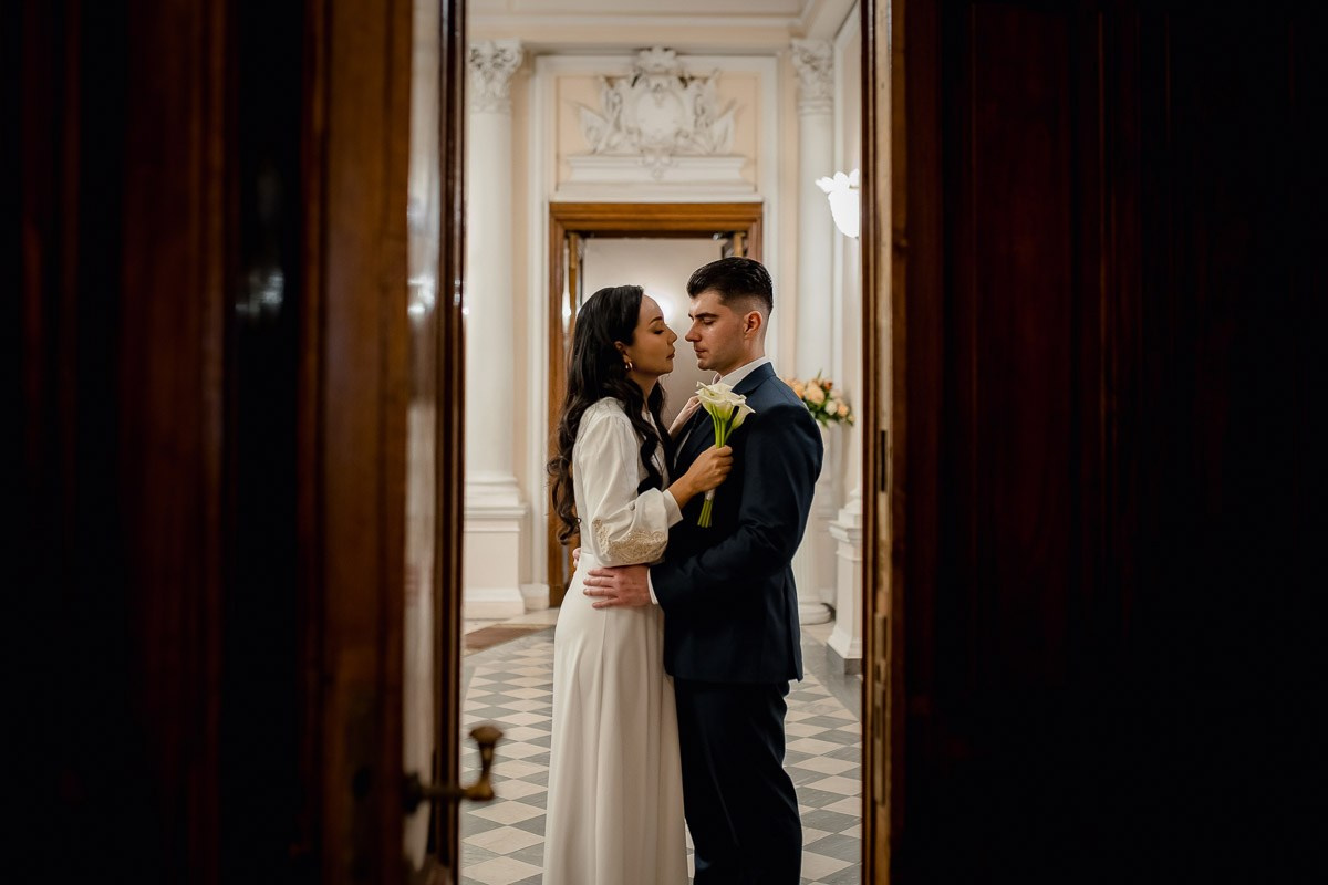 Свадебная фотосессия в ЗАГСе. Свадебный фотограф в Санкт-Петербурге Антон Владимиров