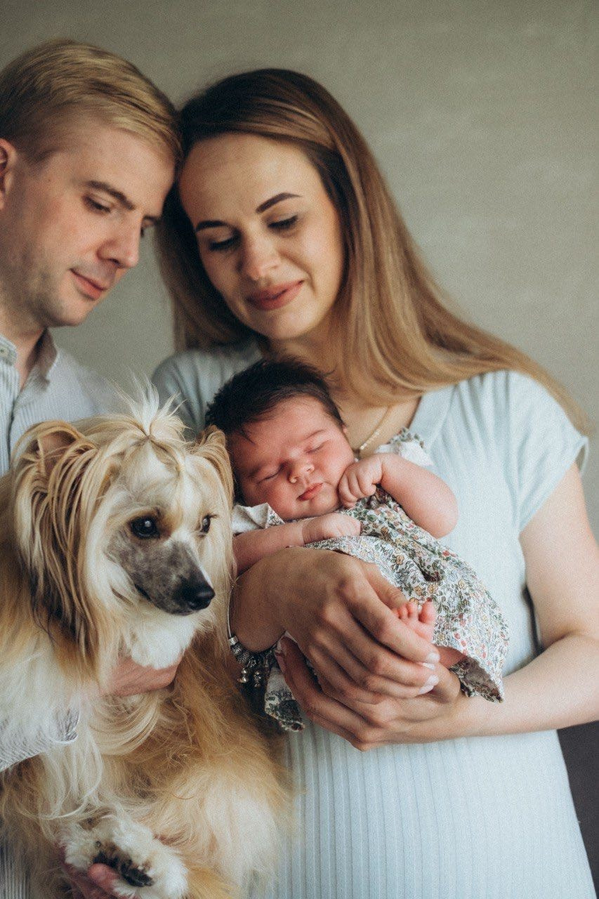 A friendly family. Veles is one and a half years old, and daughter Amelia is one month old.