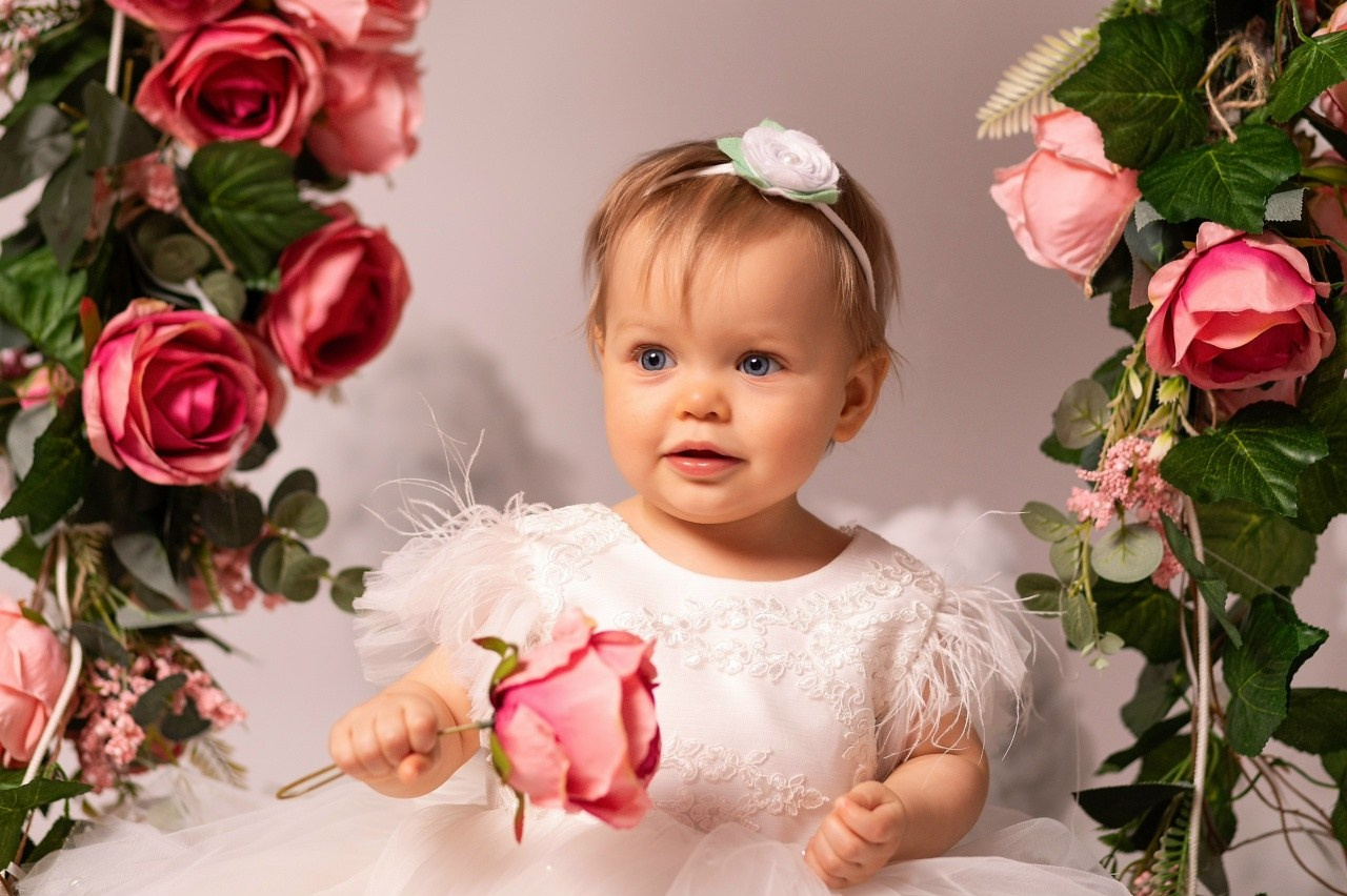 Цветочная качель. ФОТОГРАФ НА ГОДИК, БЕРЕМЕННОСТИ, НОВОРОЖДЕННЫХ, КРЕЩЕНИЯ МОСКВА